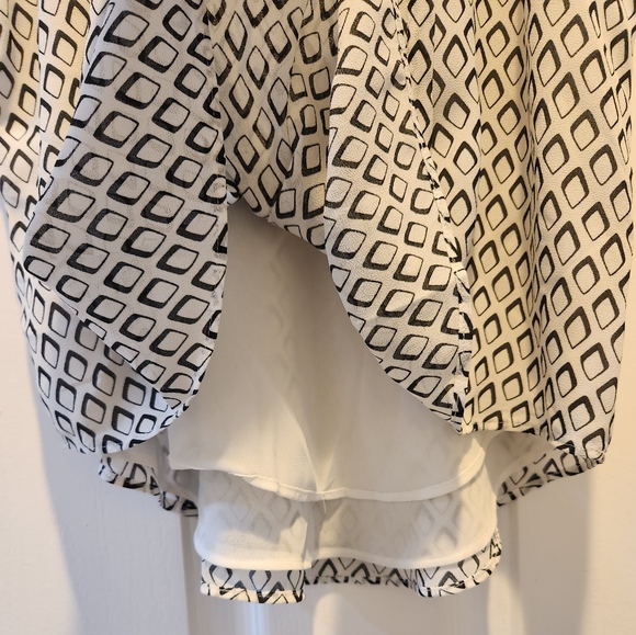 Ann Taylor flowy blouse EUC - Picture 3 of 6